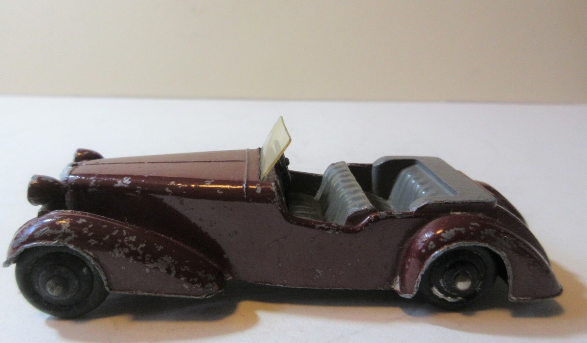 A Dinky Toys 38d green Alvis, Nr M-M