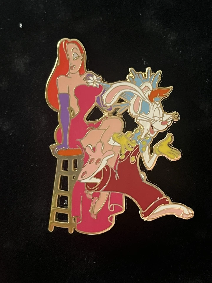 Prendedor raro 2007 Disney Shopping Jessica & Roger April Fools LE 250 Foto 2 de 4