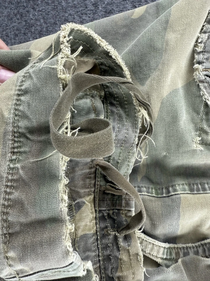 VINTAGE Abercrombie & Fitch 92 Heavy Cargo Camo Military Shorts Sz 34 Distressed - Image 4 of 4