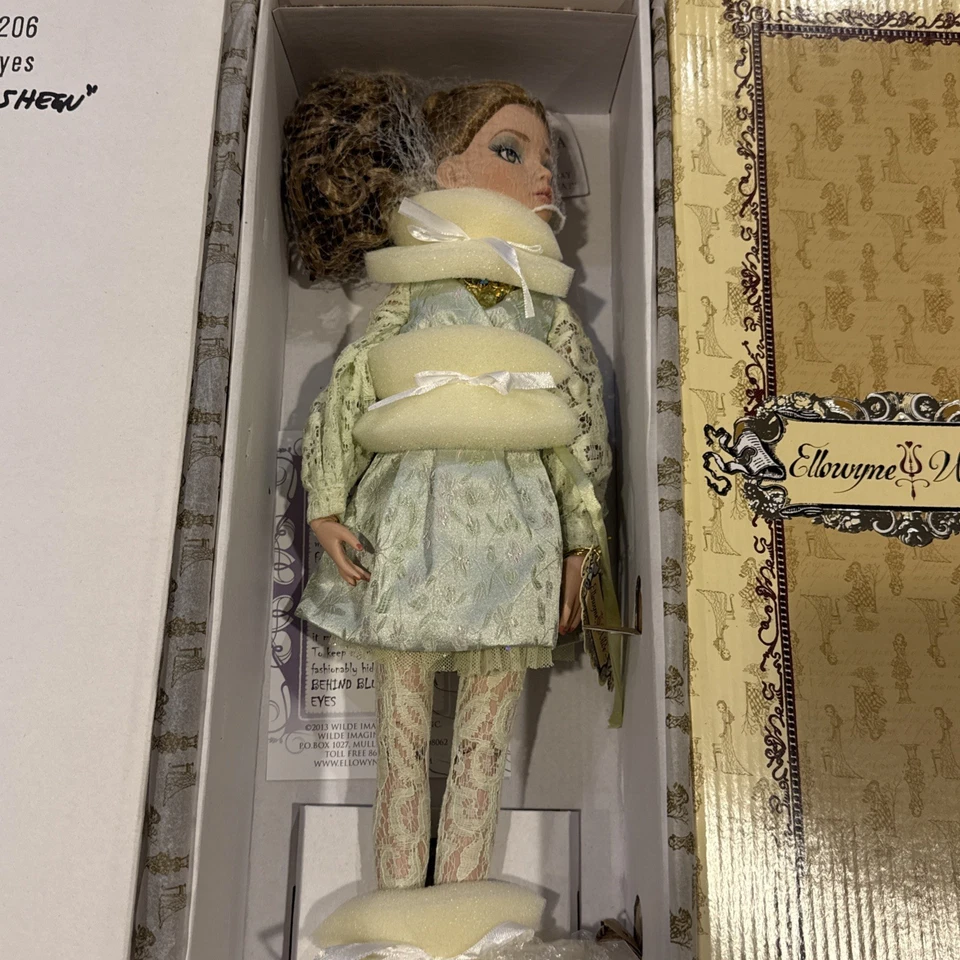 TONNER ELLOWYNE WILDE BEHIND BLUE EYES DOLL W/ SATIN SHIMMER AMBER OUTFIT 16” - Image 3 of 4