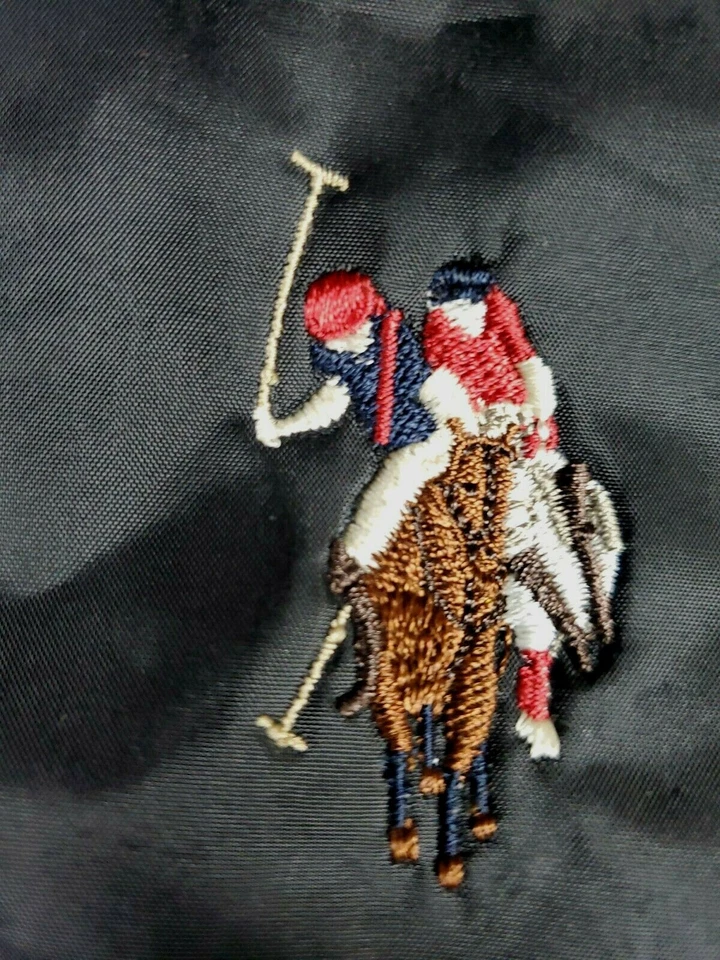 Asociación de Polo de Estados Unidos Assn. chaleco chaqueta acolchada negro talla L con logo multicolor Foto 2 de 4