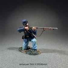 W Britain - Union Infantry in Sack Coat Kneeling Firing, No.2 31433