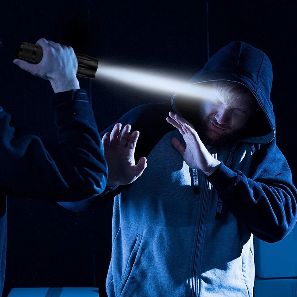 Tactical Police 50000LM CREE XM-L T6 LED 5Modalità 18650 Torcia Batteria e Caricabatterie - Immagine 3 di 4