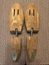 ONE PAIR OF MEN'S L FLORSHEIM SHOE CEDAR WOOD SHOE TREES