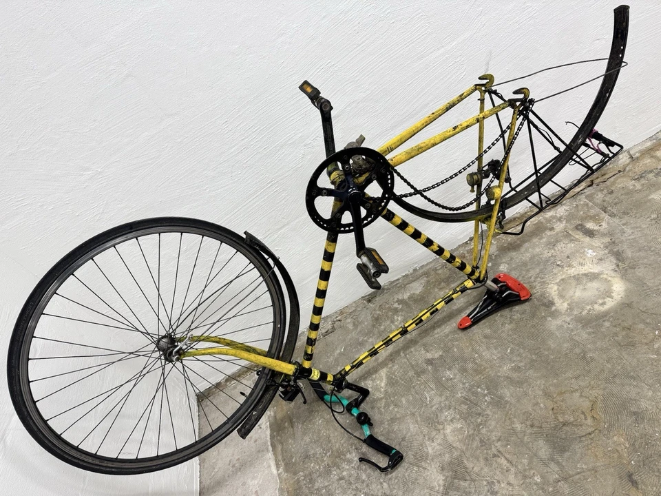 Defektes Fahrrad zum Ausschlachten – Rahmen, Vorderrad, Kurbel, Teile