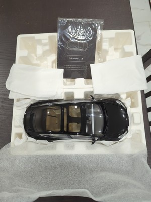 Official Tesla Model 3 diecast 1/18 Black BRAND NEW IN BOX FROM