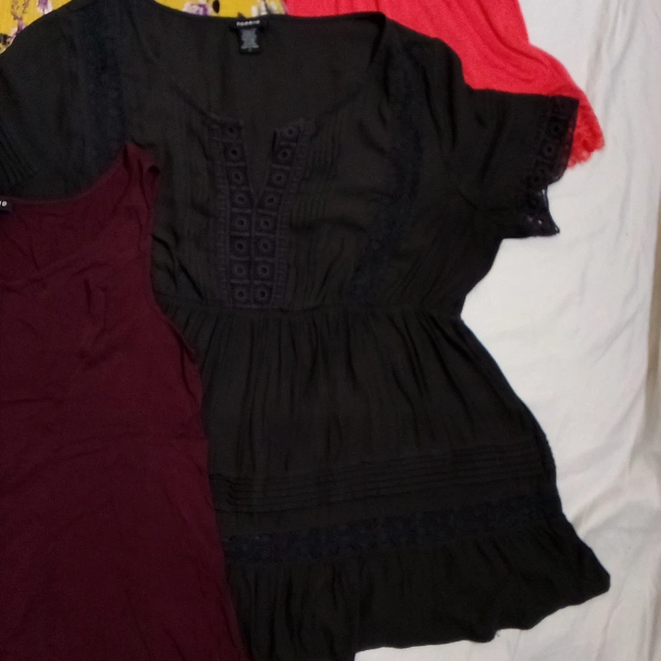 Lote de 4 camisas femininas Torrid top tamanho 1 lote de manga curta plus size sem mangas - Imagem 4 de 4