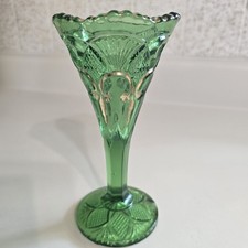 Pressed Emerald Green Glass Foot Bud Vase Pineapple Fan Pattern Heisey #1255 