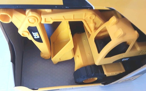 CAT Tough Rigs Excavator Realistic Construction Truck - Picture 3 of 9