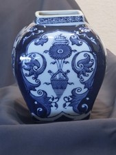 Vintage blue and white chinoiserie vase 6" H