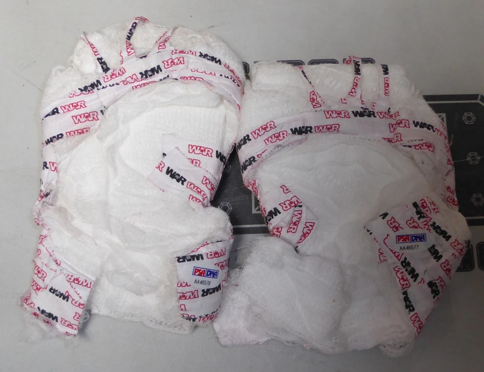 Bobby Lashley Signed Bellator MMA 145 Fight Worn Used Gloves Hand Wraps PSA/DNA - Image 2 of 4