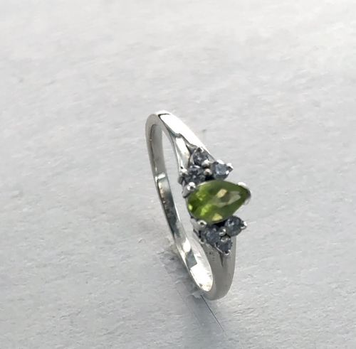 Green PERIDOT Ring with 6 Cubic Zirconia CZs - 925 STERLING SILVER #1e - Video 1 of 1