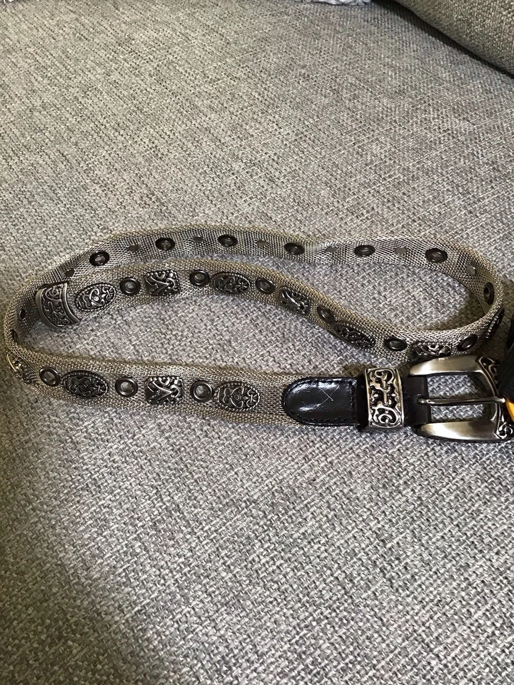 "Cinturón de malla con ojales de metal de latón vintage castillo de arena EE. UU. Italia talla 28""" Foto 4 de 4