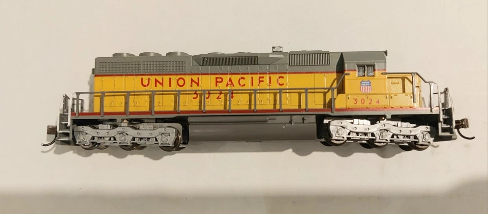 Kato N scale Union Pacific SD40 diesel locomotive - Image 4 of 4