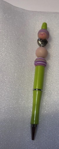 Penna con perline verdi fatta a mano con ciondolo cuore tono argento - Foto 2 di 21