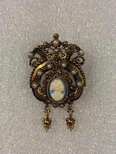 Vintage Cameo Brooch / Pendant