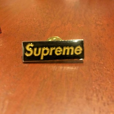 Supreme box logo pin outlet