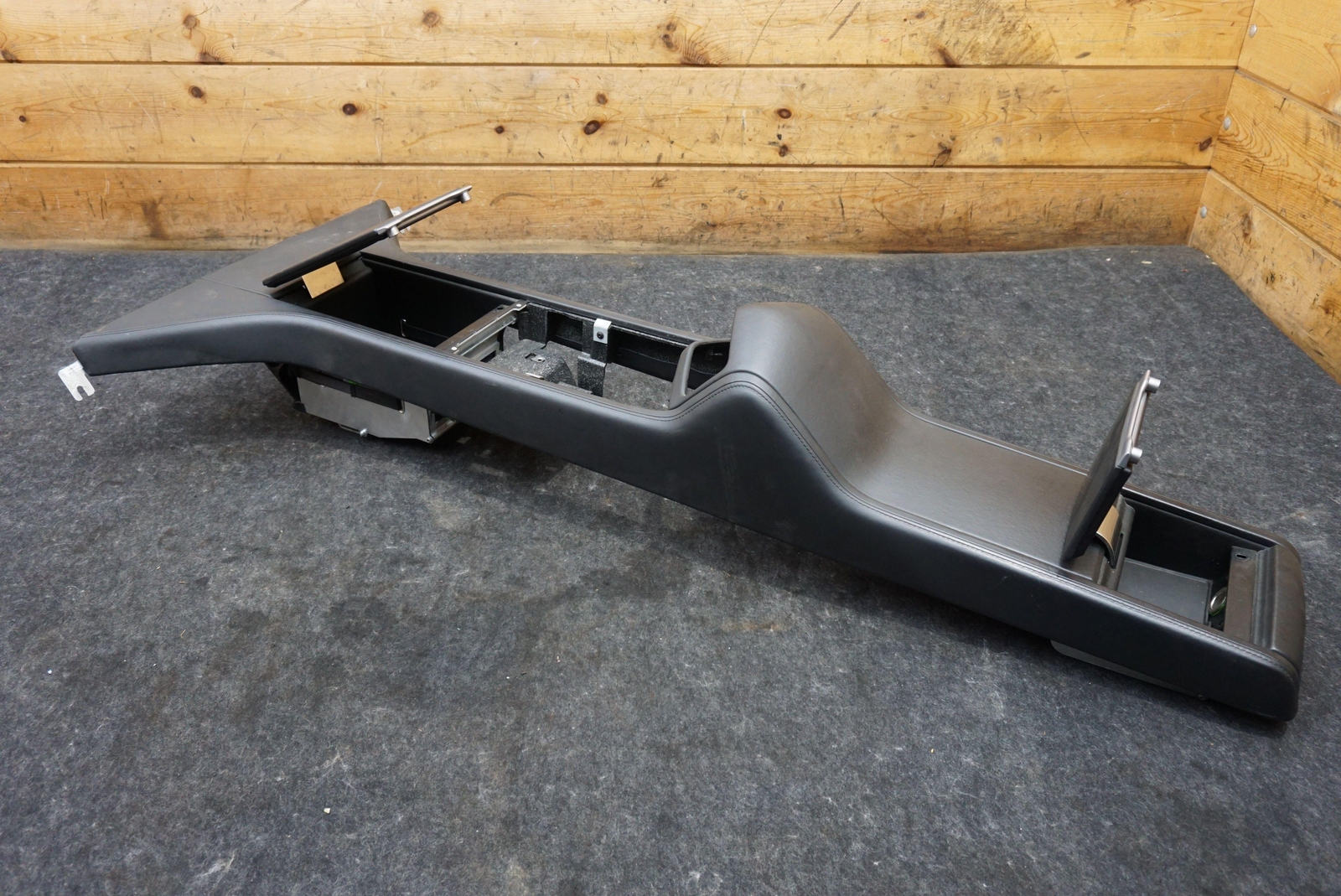 Upper Center Console Armrest Assembly AD43-045C76-AGW Aston Martin Rapide 2011