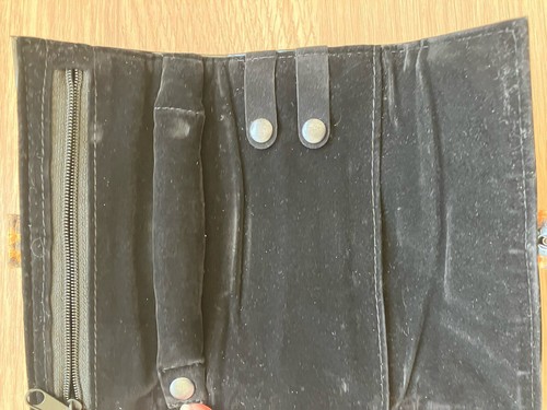 GUESS BLACK PATENT ANIMAL PRINT JEWELLERY ROLL - Picture 3 of 5