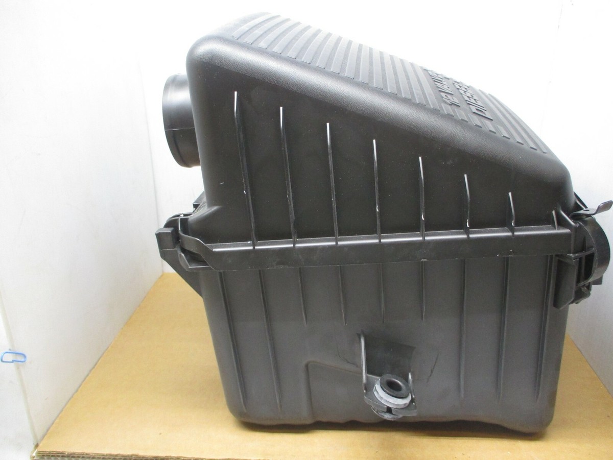 WL8113320 Genuine Ford Mazda BOX AIR CLEANER Brand New Genuine 