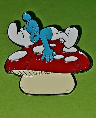 PIN'S SCHLUMPF AUF ROTEM PILZ MUSHROOM SCHLUMPF SCHLUMF PITUFOS SMURF 