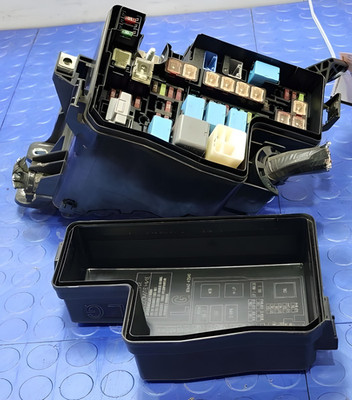 2013-2018 Toyota RAV4 Engine Fuse Box OEM