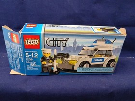 LEGO CITY: Police Car (7236) Used 100% complete w/instructions.  W/ Original box