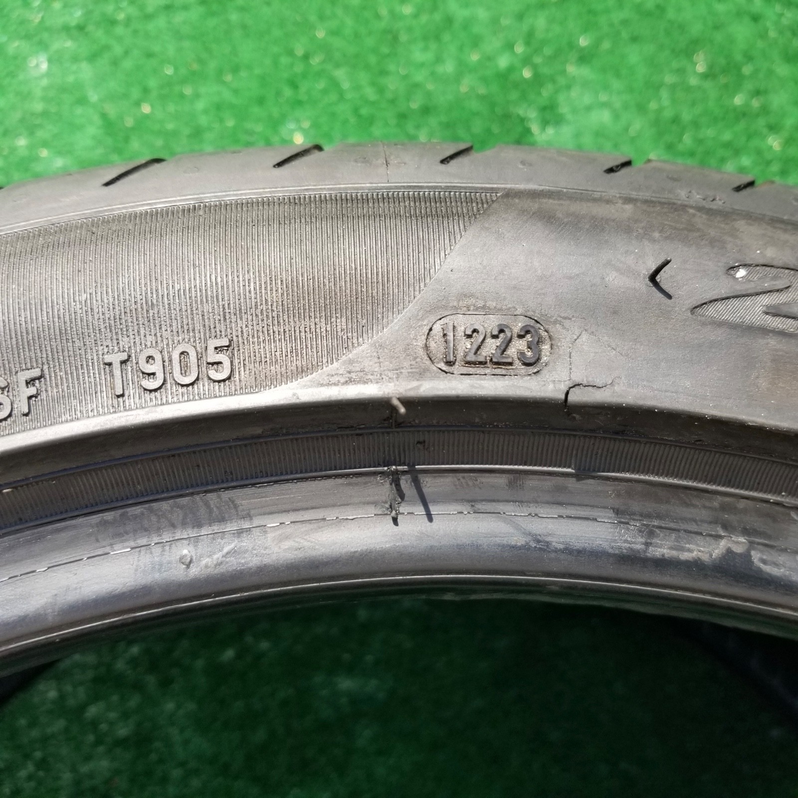 285/35R20 Pirelli P Zero Tire 285/35ZR20 285/35ZR-20 100Y F01 Ferrari 95% Tread