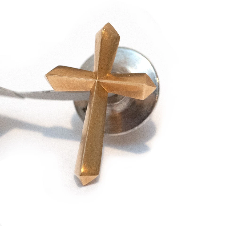 DAVID YURMAN New Men's 19mm Roman Cross Lapel Pin in 18K Yellow Gold - Image 3 of 4