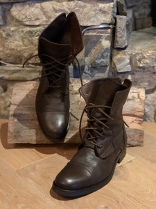 barneys boots