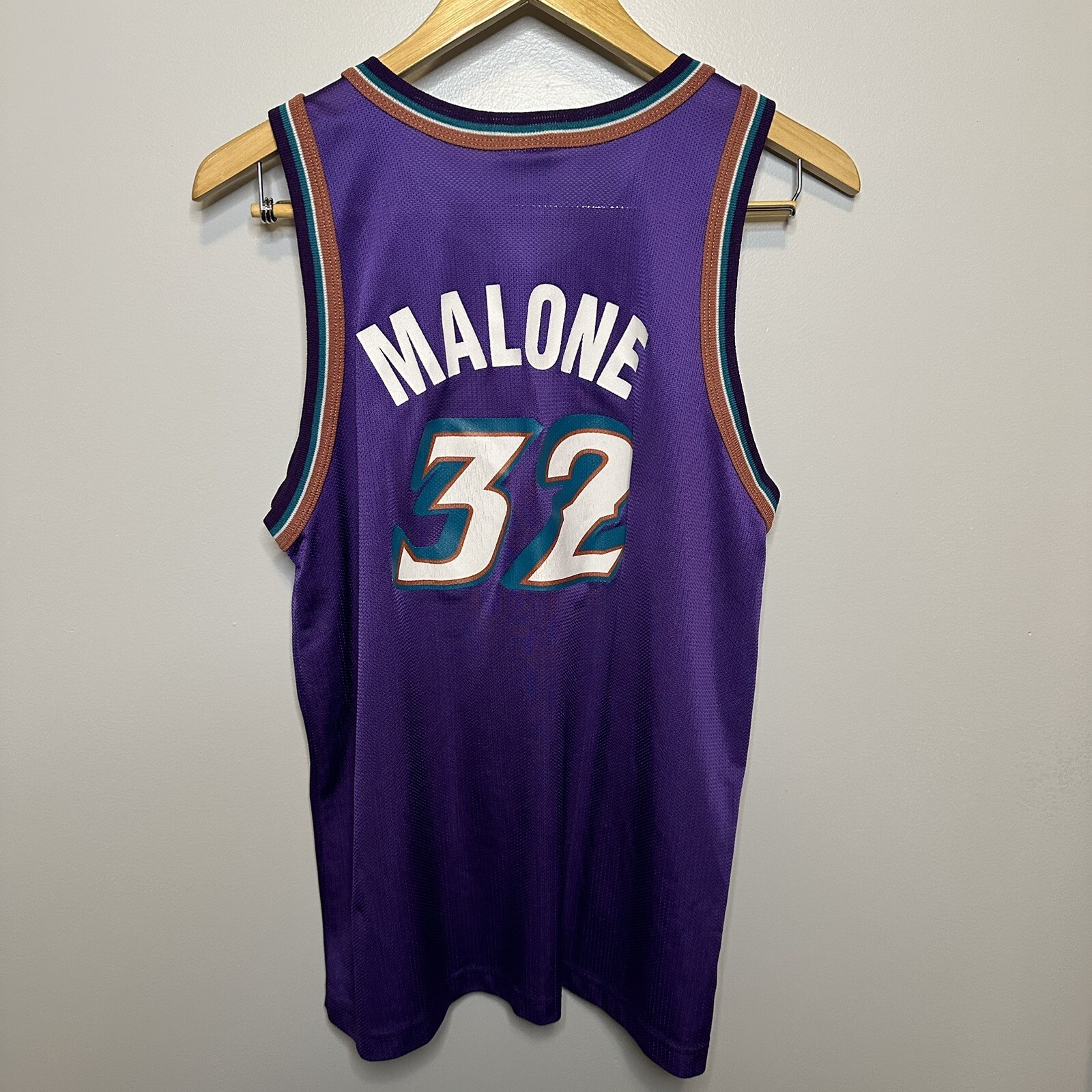VINTAGE Karl Malone Utah Jazz Champion NBA Basketball Jersey Youth XL 18-20