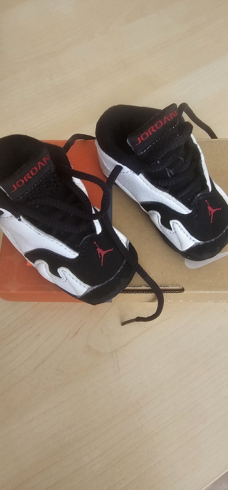 PONY Scarpe vintage Nike Jordan 1c bambino bianco nero rosso accenti culla sneakers stivaletti