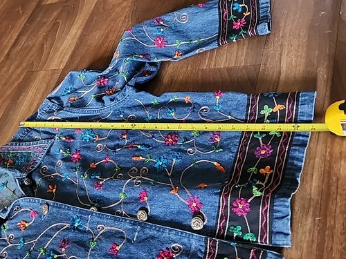 New Direction Denim with Embroidered Flowers Women's Size Small Made in India - Picture 6 of 9