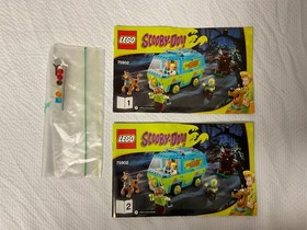LEGO Scooby-Doo: The Mystery Machine (75902) completed with display case