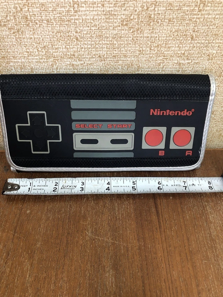 Retro 2013 Nintendo NES Controller Tri-Fold Trifold Wallet - Image 2 of 4