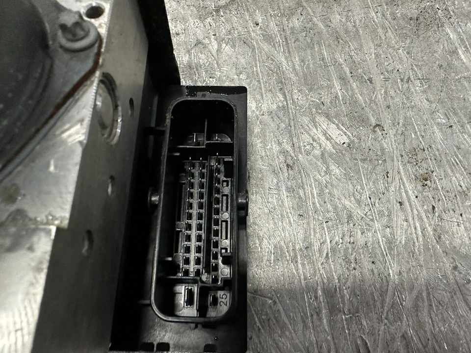 2013 AUDI S5 ABS PUMP MODULE W/ STABILITY CONTROL W/ AWD (QUATTRO) 8K0907379CK - Image 3 of 4