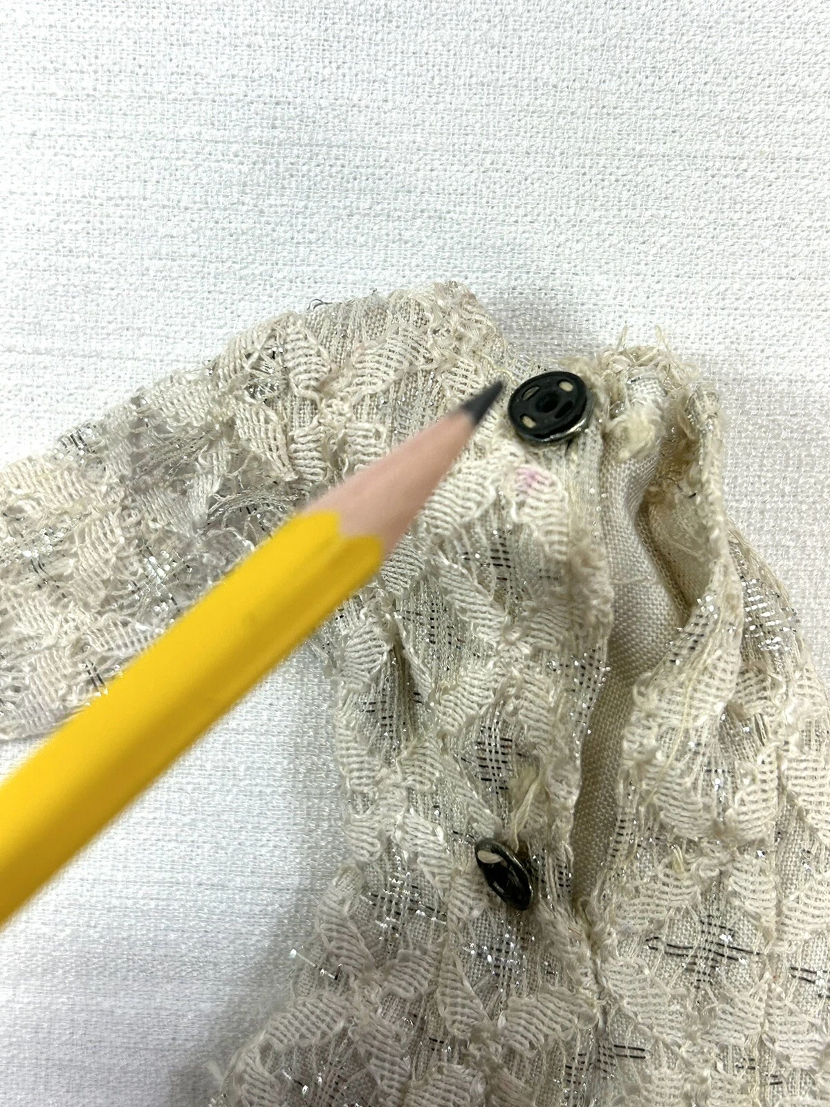 OFF WHITE Barbie bambola vintage vestito bianco sporco con bottone posteriore perlato