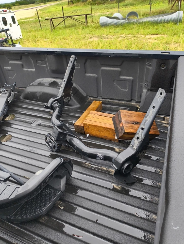 2022 黑色 GMC Denali Sierra 3500 床、尾门、鹅颈挂接、接收器挂接 — 第 4/4 张图片