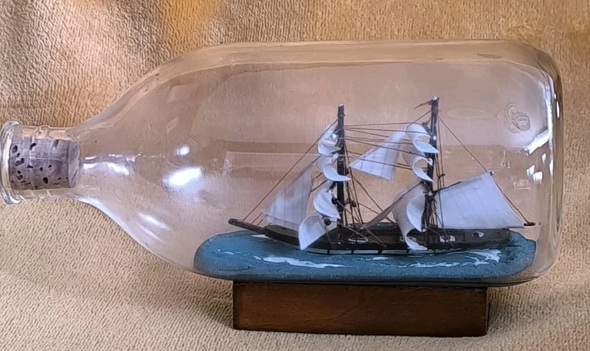 Ancienne maquette du voilier PAMIR en bouteille (D'occasion) à