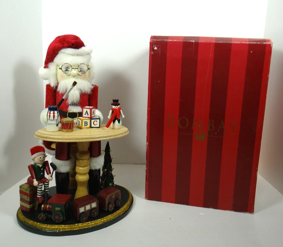 Bombay Santa's Workshop Nutcracker with Box Flaw