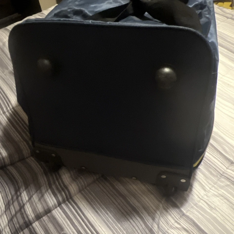 Спортивная сумка на колесиках Nautica синяя с желтым логотипом и трубопроводом 30x15x16 - Изображение 2 из 4