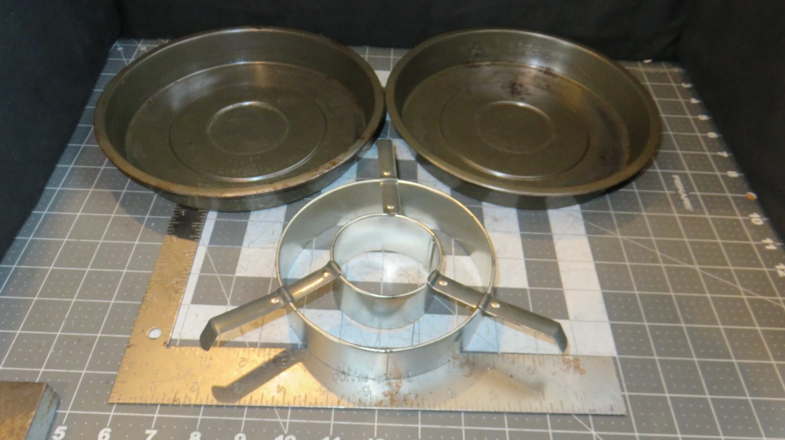 Vintage 3 Piece Checkered Marble Cake Pan Set 8-1/2"x 1-1/4"