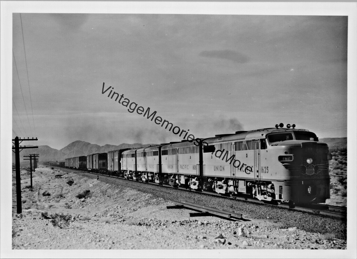 鉄道模型 FACTRY DIRECT UNION PACIFIC HI-RAILER Vintage Union Pacific Railroad 1639 Diesel Locomotive 5