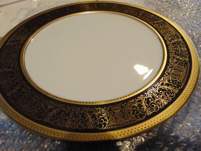 ROSENTHAL, GERMANY  ''CLASSIC'' CHARGER PLATE, 33 CM (13 INCH)