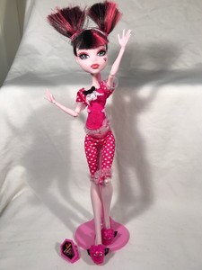 draculaura dead tired