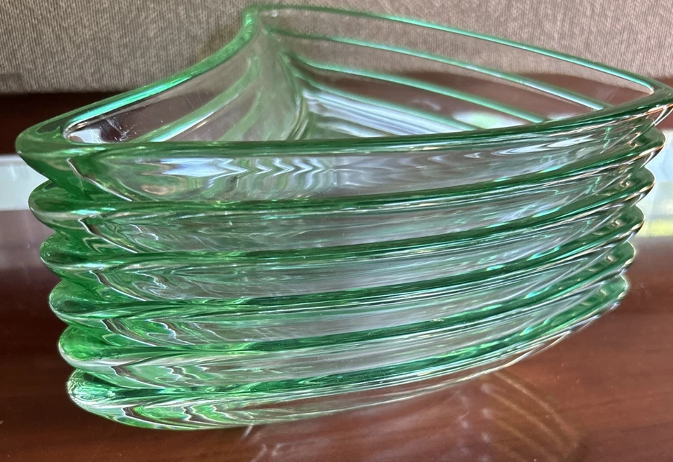 6 Luigi Bormioli Boomerang Green Glass Salad/Dessert/hors d’oeuvres 7”x5”x1 1/2” - Image 2 of 4