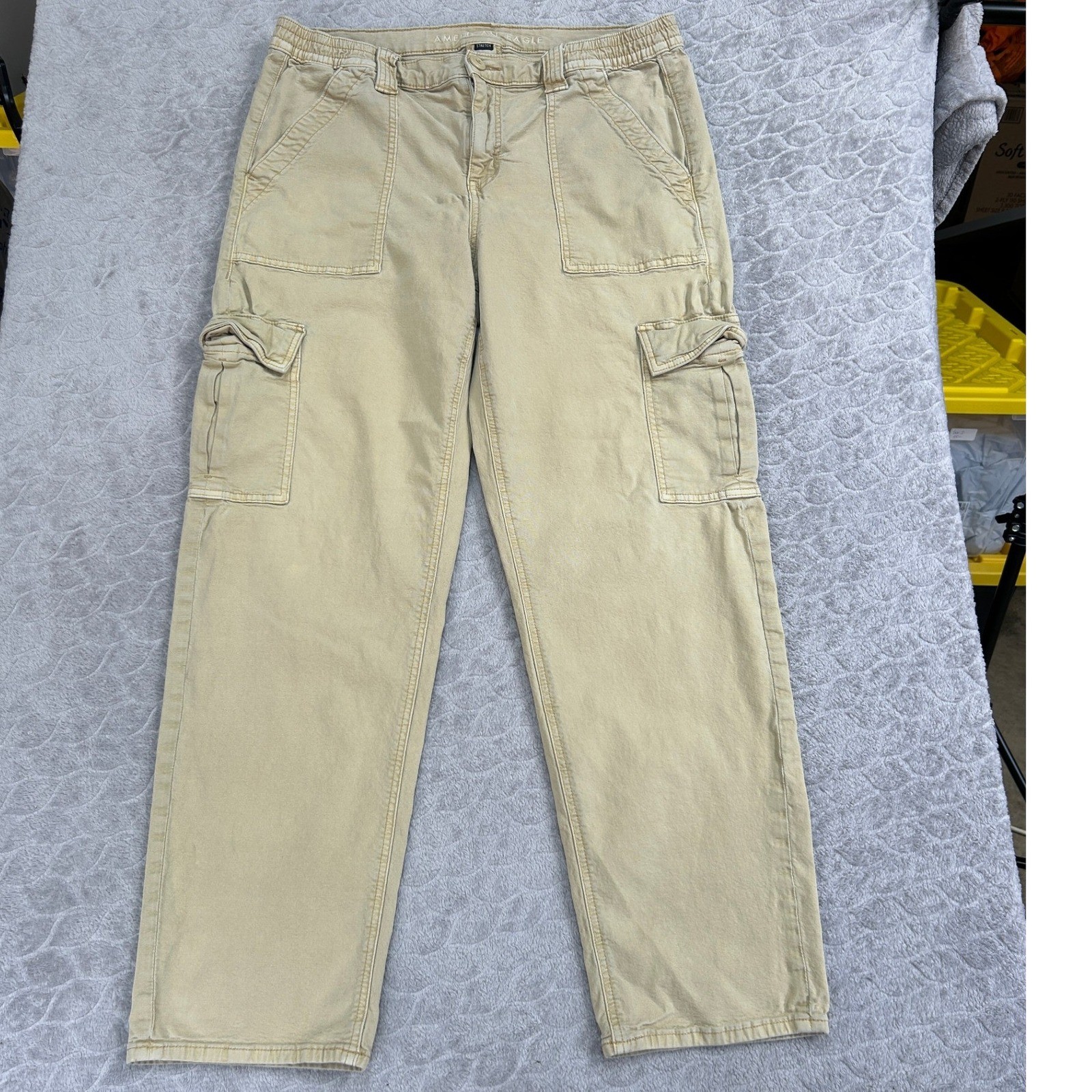 American Eagle Womens Khaki Cargo Pants Size 14 Regular Stretch Straight Leg Tan