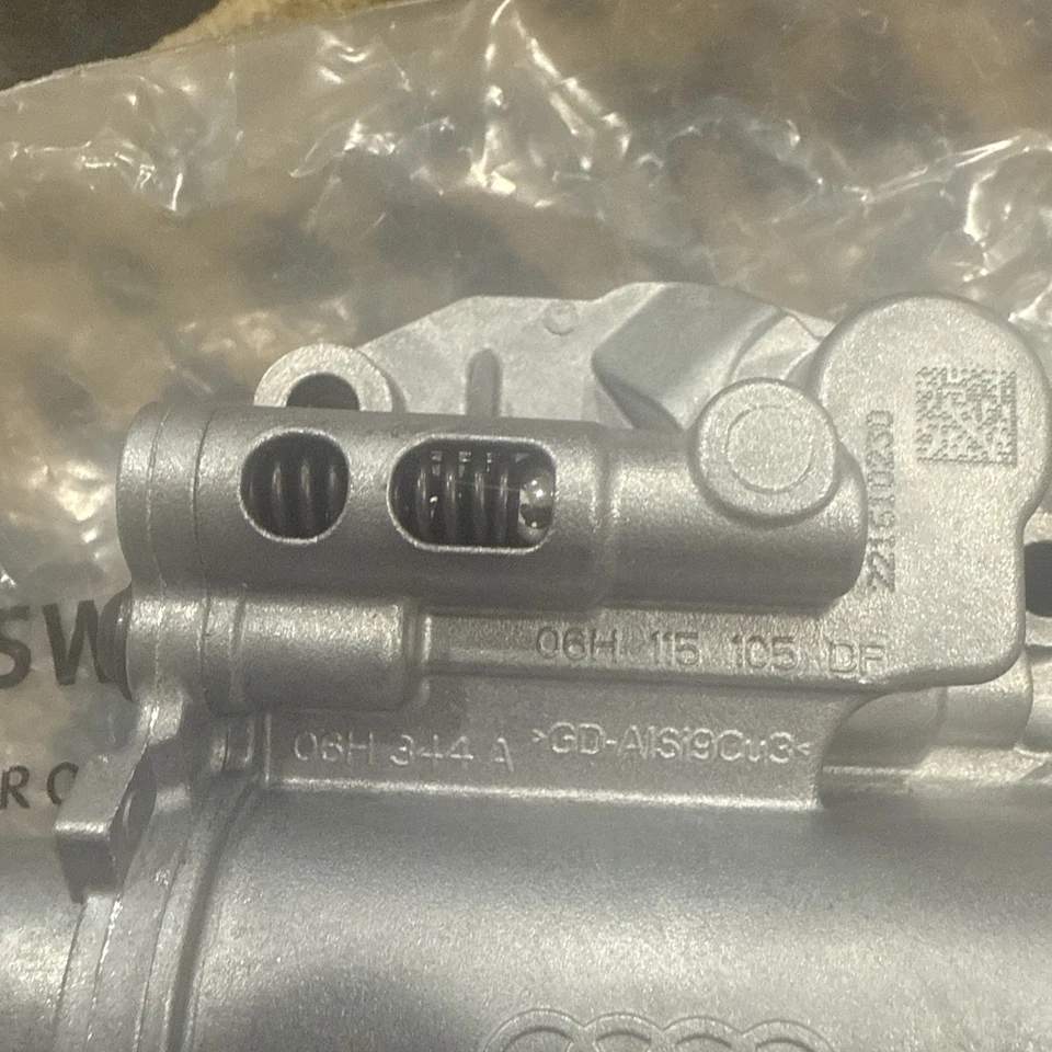 AUDI  OEM Oil Pump 06H115105DF For Audi A3 A4 A5 Q3 Q5 TT VW Tiguan 1.8T 2.0T - Image 2 of 3