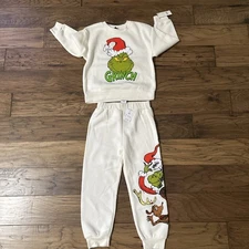 New Boys 5T two-piece Grinch set Jogger Cream  Holiday Set