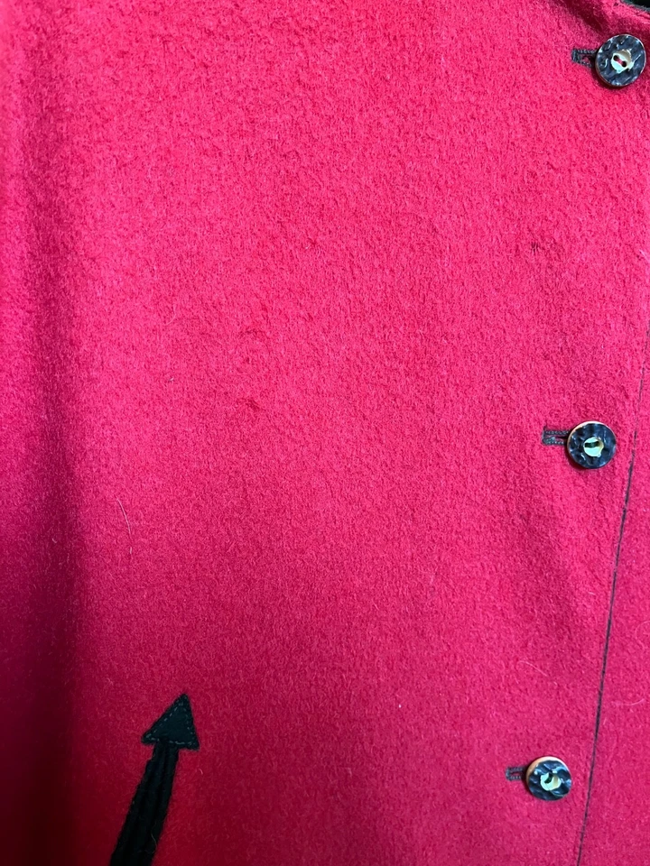 Kinder Trachten Jacke/Poncho mit Kapuze rot ca. Gr. 146 - Bild 3 von 3